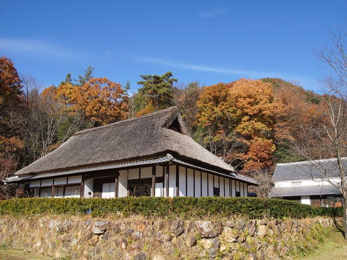 葺き屋根材の種類と特徴を徹底的にご紹介！