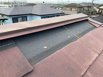中郡二宮町中里で令和元年房総半島台風による被害を受けたスレート屋根の調査、補修と棟板金交換工事をご提案