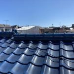 綺麗な青い瓦屋根です