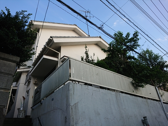 高台に建っていた瓦が使われたお住まい