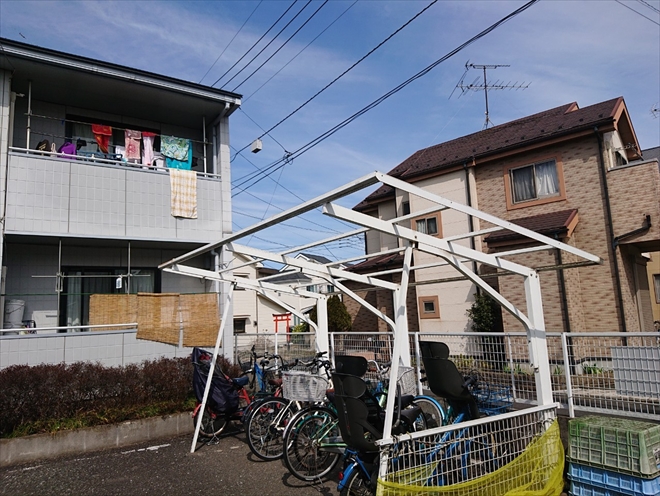 飛ばされた駐輪場の屋根