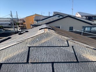 屋根カバー工事のために棟の撤去