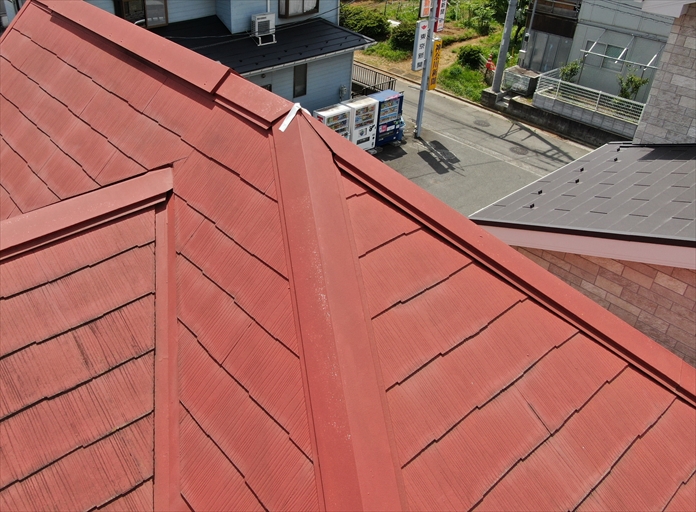 塗装してあるスレート屋根の調査