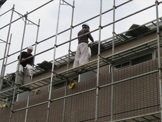 雨樋工事の足場仮設