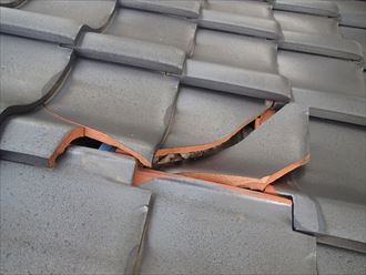 瓦の山と谷 歩いていいところはどこ Diy補修をご検討中の方は要注意