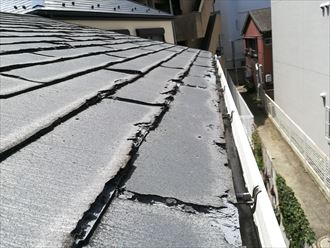 表面に劣化の見受けられるパミール屋根
