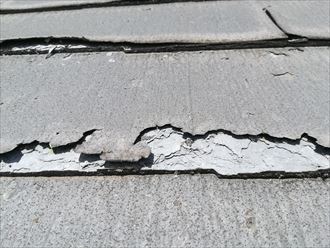層間剝離が著しいパミールの屋根表面