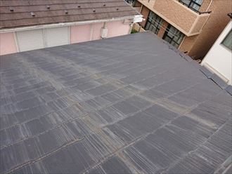 表面の塗膜が劣化したスレート屋根