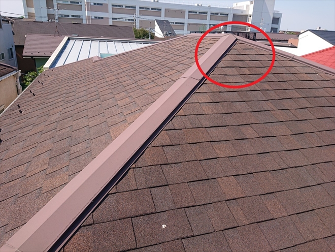 川崎市高津区二子で雨漏りしているアスファルトシングル葺き屋根を直します