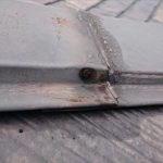 棟板金の固定釘に発生した黒い錆