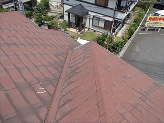 塗膜が劣化して防水性の低下したスレート屋根