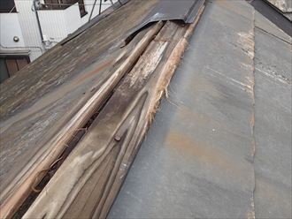 茅ヶ崎萩園にて棟板金が強風で飛散、樹脂製貫板を使用した交換工事をご提案