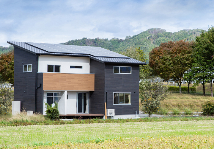 片流れ屋根の住宅