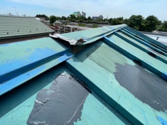 横浜市鶴見区獅子ケ谷で古くなった瓦棒葺きの屋根を調査しました