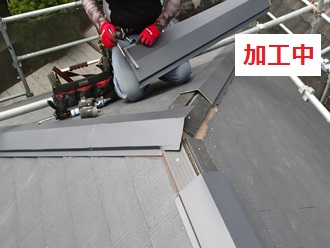 横浜市鶴見区諏訪坂にて屋根足場を用いて棟板金交換を行いました