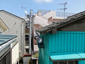 雨樋が外れています