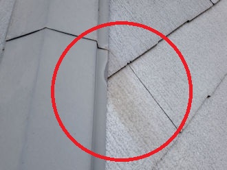 平塚市桃浜町にて棟板金の浮きを指摘された屋根を調査