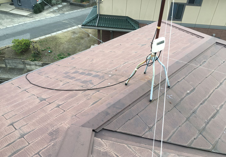 相模原市南区新戸でスレート屋根の調査を行いました。色褪せてしまったスレート屋根は屋根塗装で綺麗に蘇ります!