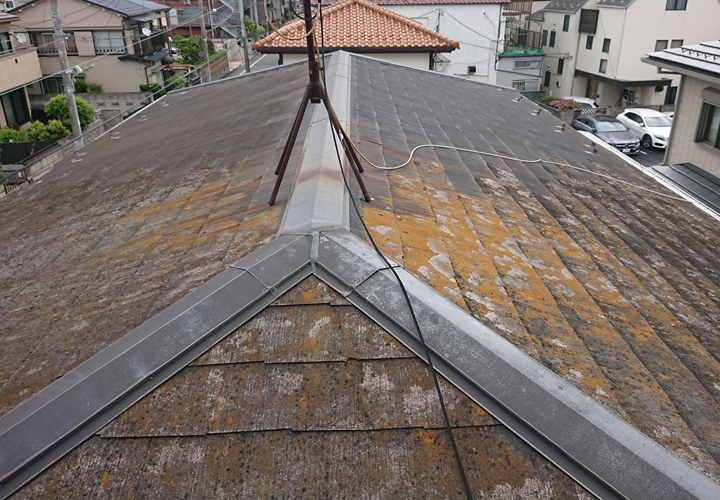 増築スレート屋根は雨漏りするケースが多いです。