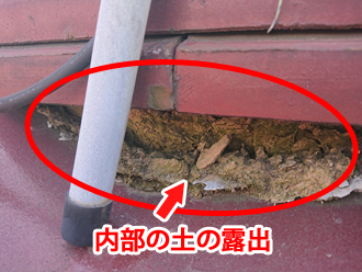 鎌倉市七里ガ浜にて漆喰が剥がれてしまった瓦屋根の調査、傷みすぎた漆喰には棟瓦取り直し工事が必要です！