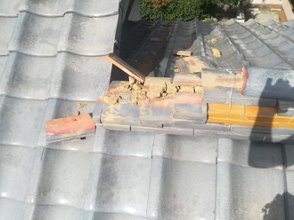 大和市中央林間にて瓦屋根の棟瓦が倒壊！棟瓦取り直し工事で元通りに直せます！