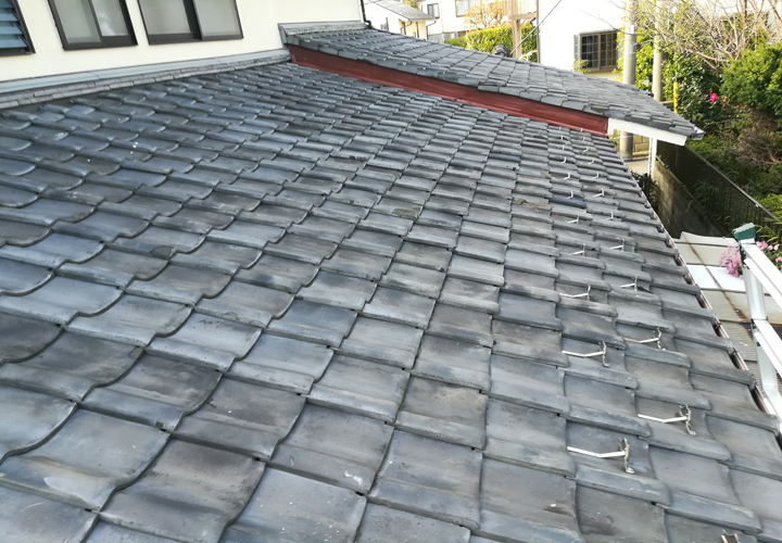 瓦と防水紙の傷みには屋根葺き替え工事でのメンテナンスが適しています！