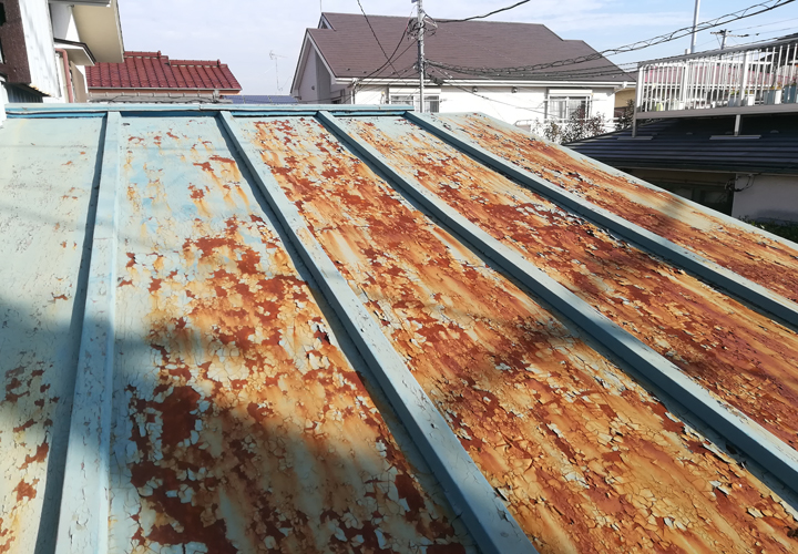 錆や下地の傷みなど劣化が著しい場合は屋根葺き替え工事が必要です！