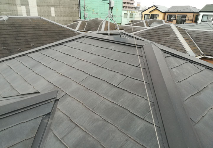 スレート屋根は屋根塗装だけでなく棟板金交換工事でのメンテナンスが必要です！