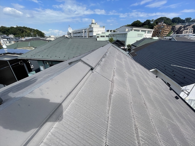 横浜市港北区師岡町で飛び込み業者から指摘を受けた屋根を点検してきました