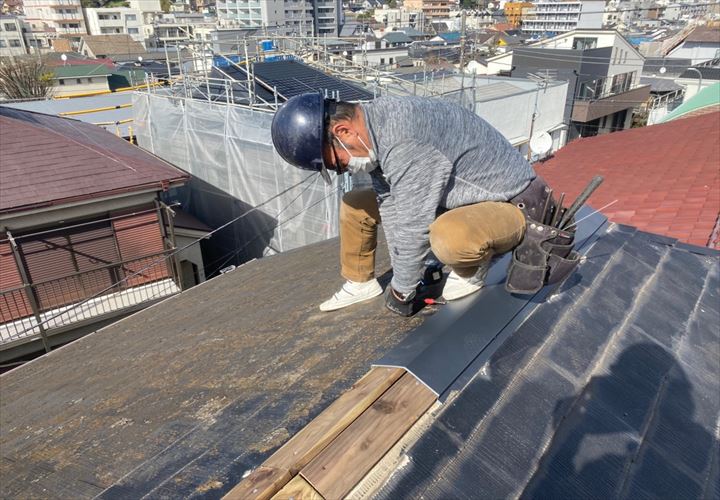 棟板金被せ途中