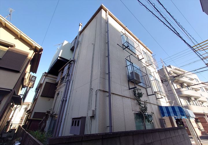 横浜市都築区大熊町にビルを所有するオーナー様からのご依頼で棟板金調査に伺いました！