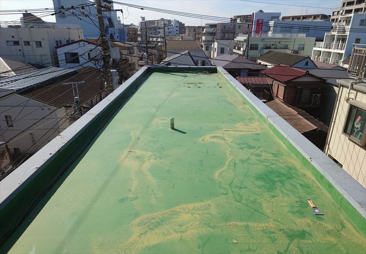 横浜市港北区日吉本町で縁切りされていない斜壁に付いたスレートと、劣化した防水の点検に伺いました！