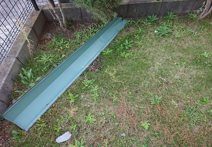 横浜市瀬谷区下瀬谷で棟板金が飛散してしまった屋根の調査に伺いました