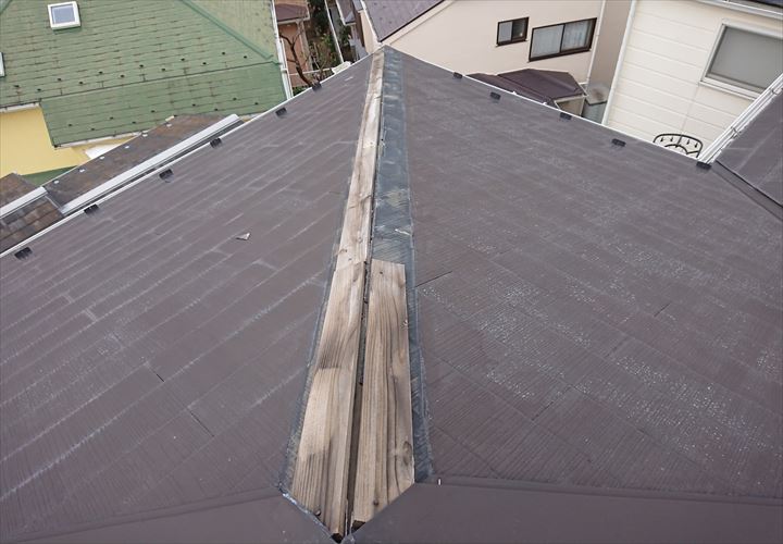 大和市福田の風で棟板金が飛んでしまったお客様の火災保険を使っての修理見積に伺いました