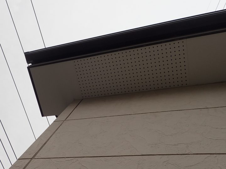 軒先が長い住まい