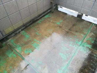劣化が進行した防水層