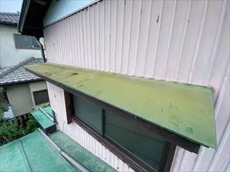 金属製の霧除け錆