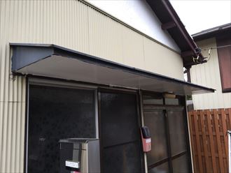 玄関上の霧除け