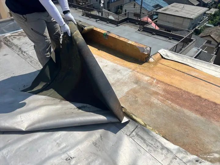 シート防水の破れ