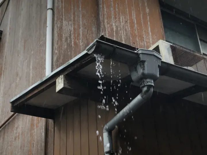 破損した雨樋