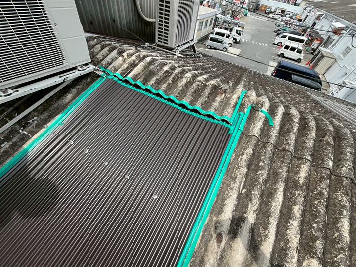 端部はコーキングで防水