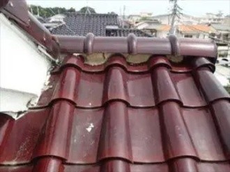棟を固定している釘も多くの箇所で浮いている状態
