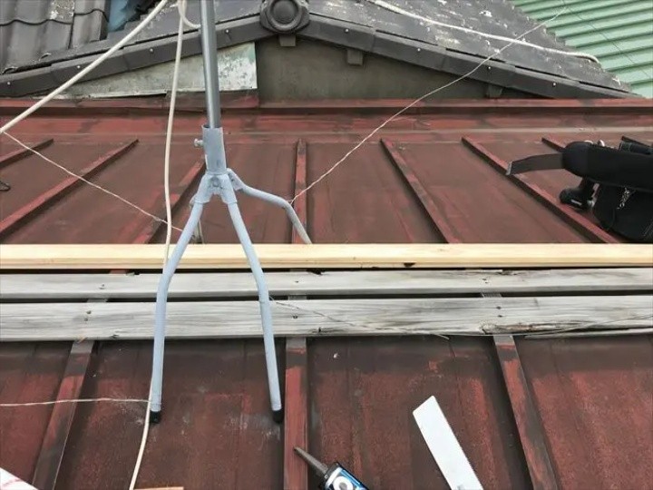 棟板金の交換施工開始