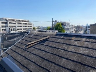 貫板を撤去作業