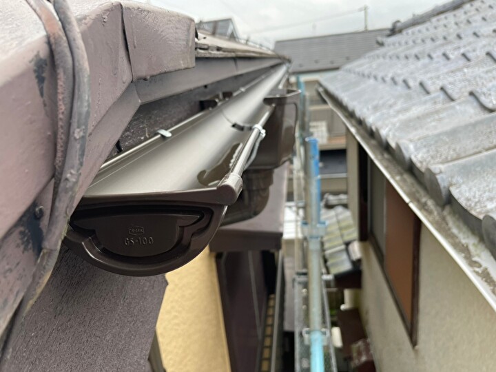 歪んだ雨樋の部分交換工事後の状態
