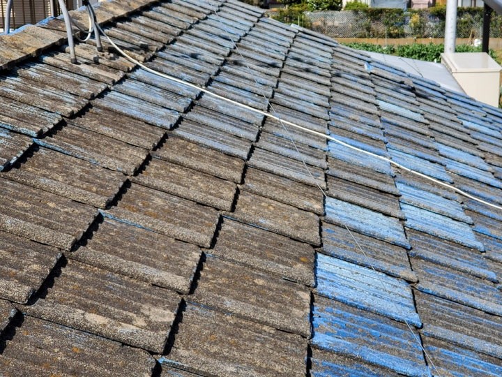 重いセメント瓦から軽量な金属屋根材への葺き替え工事