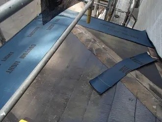 ルーフィング(防水紙)敷設する作業工程