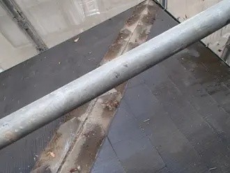既存の棟板金をすべて撤去した後