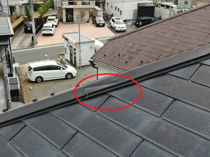 スレート屋根の棟板金を点検調査