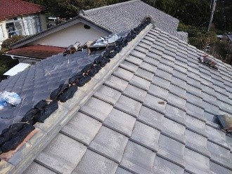 熨斗瓦の積み上げ作業の工程